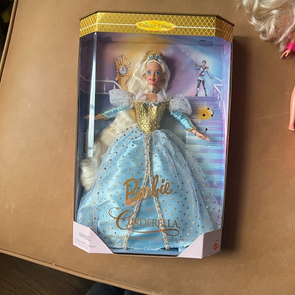 Cinderella Barbie - Picture 2 of 3
